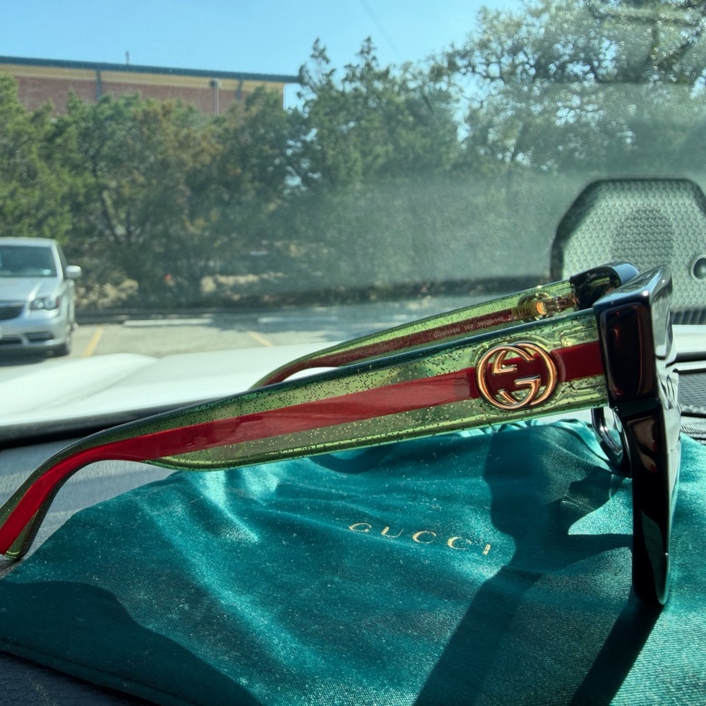 Gucci Black and Red Sunglasses - Picture 2 of 4